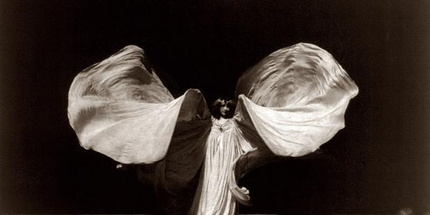 Foto: Frederick Glasier - Loie Fuller, 1902